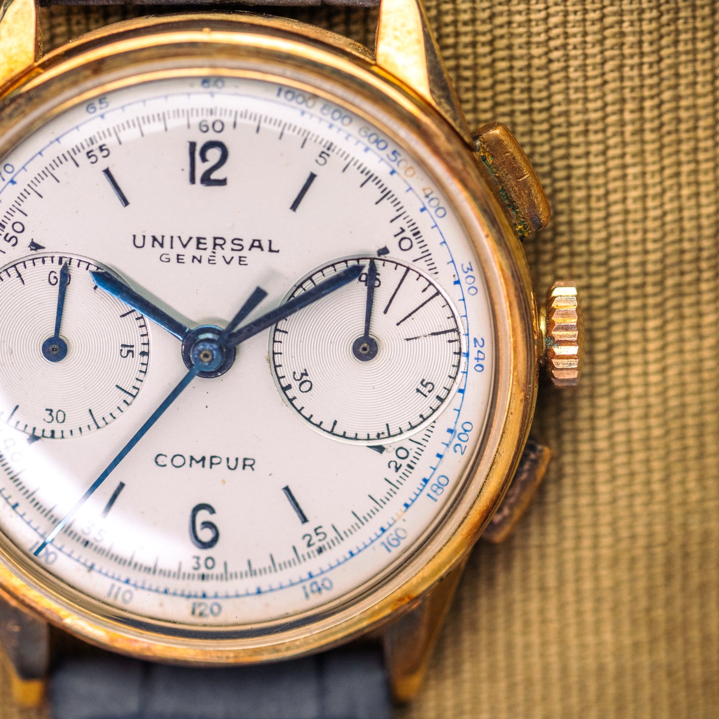 Universal Genève Compur or jaune 18kt