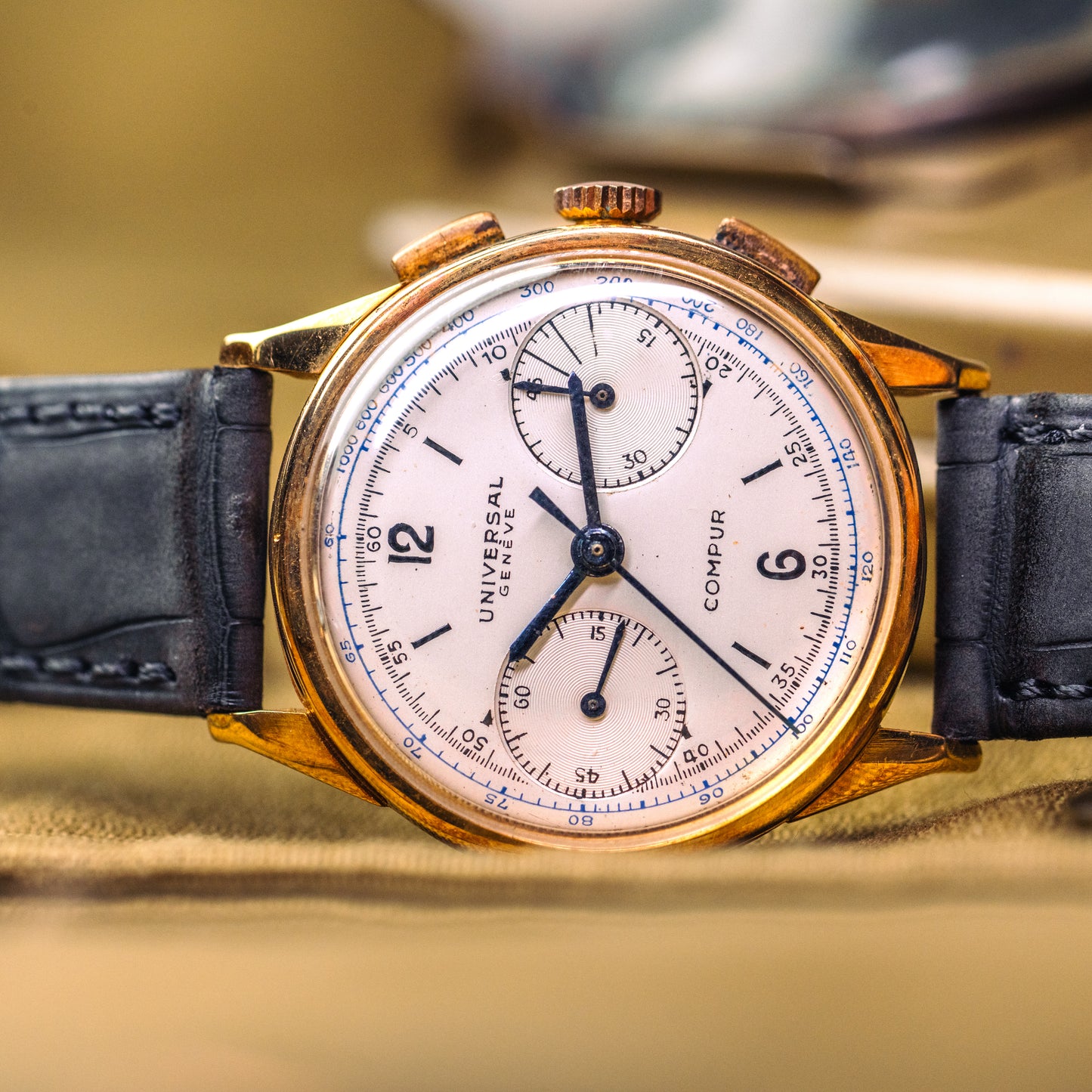 Universal Genève Compur or jaune 18kt