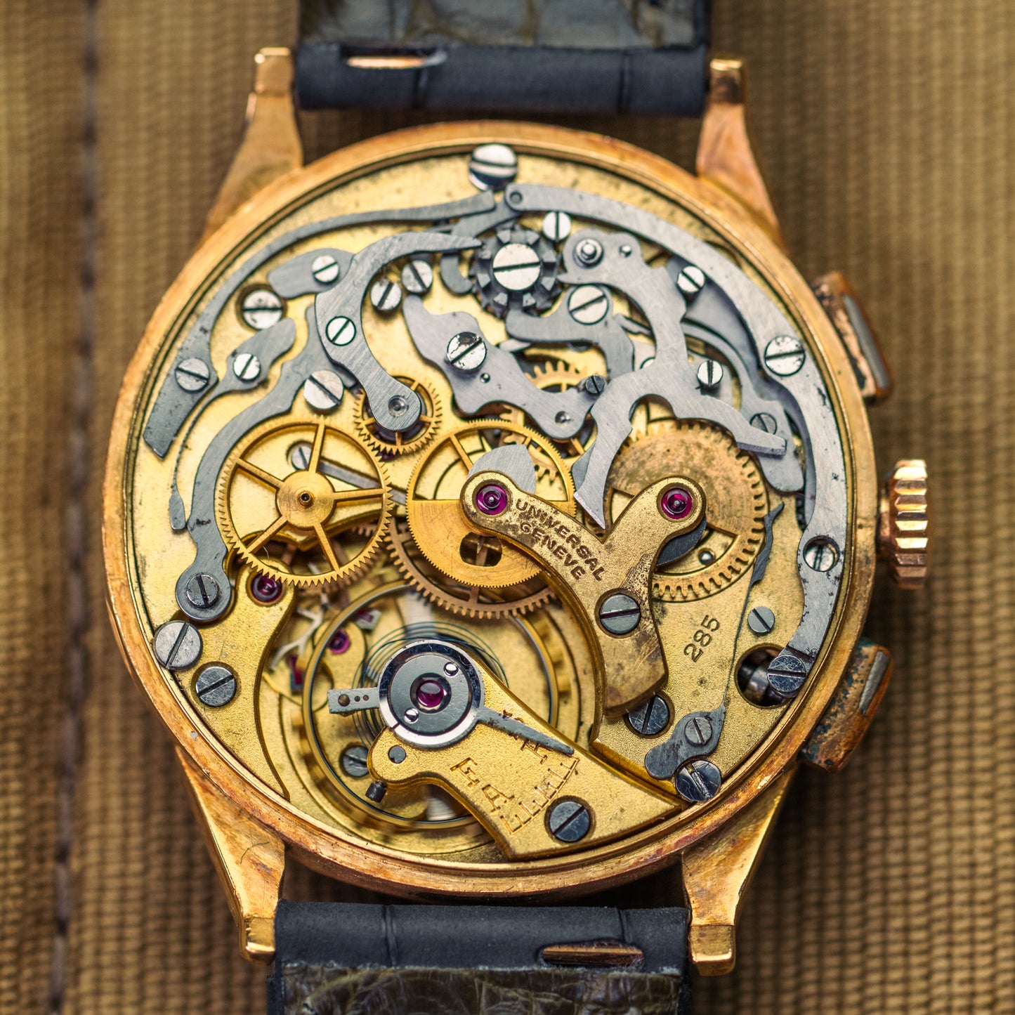 Universal Genève Compur or jaune 18kt