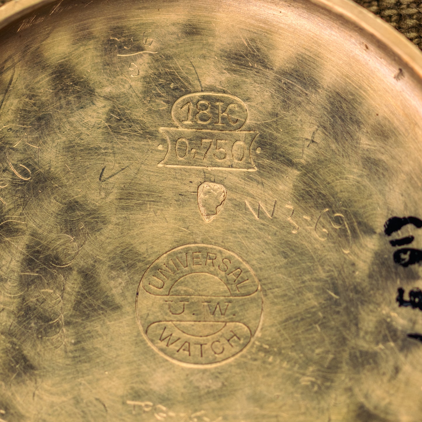 Universal Genève Compur or jaune 18kt