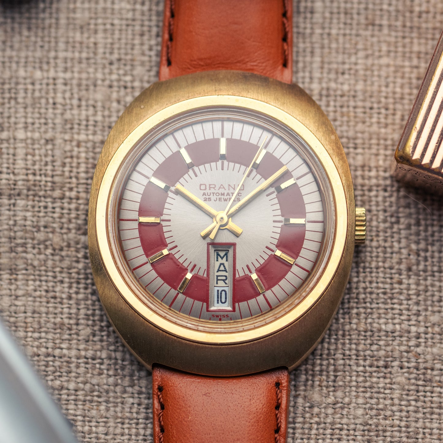 Orano Day Date rouge NOS