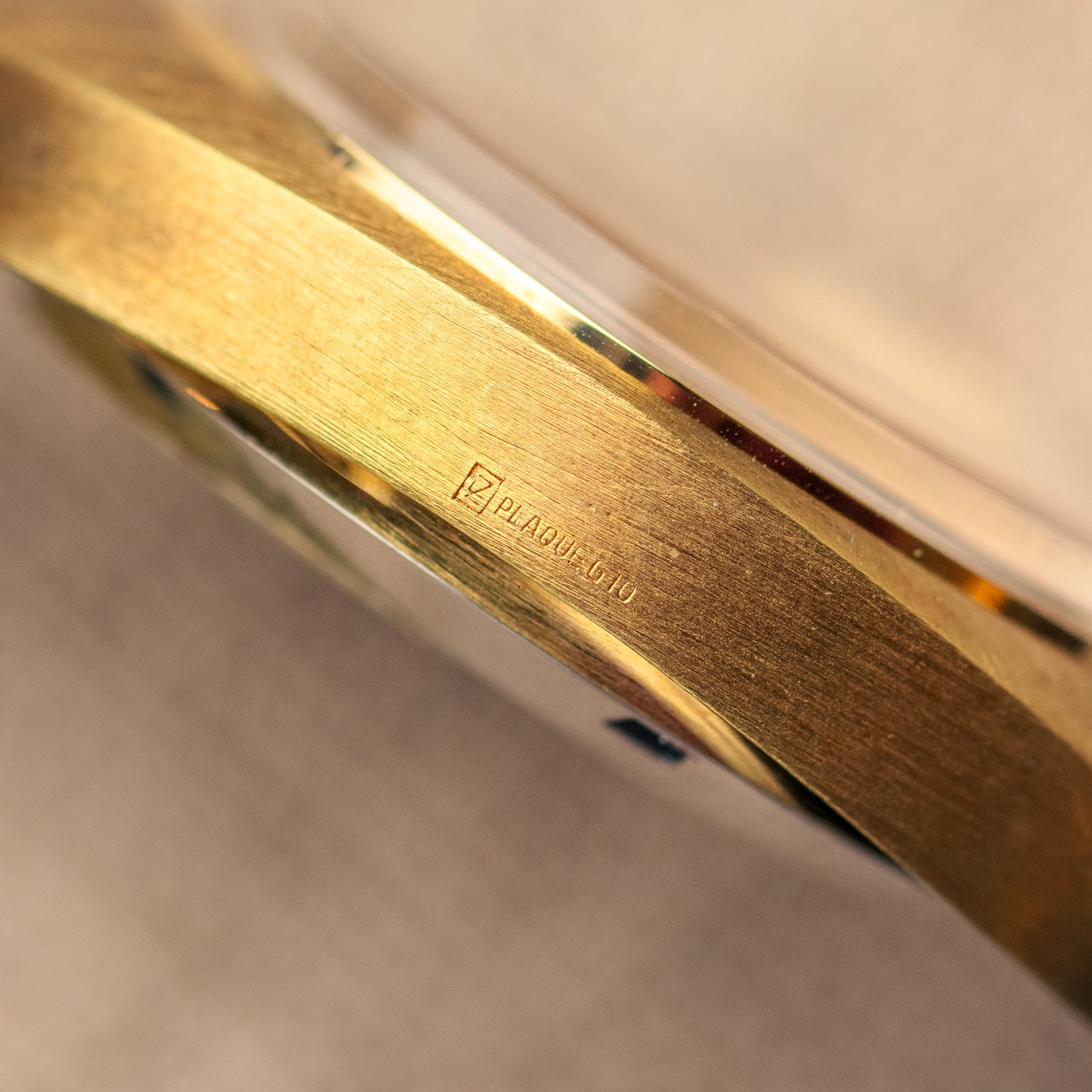 Orano Day Date rouge NOS