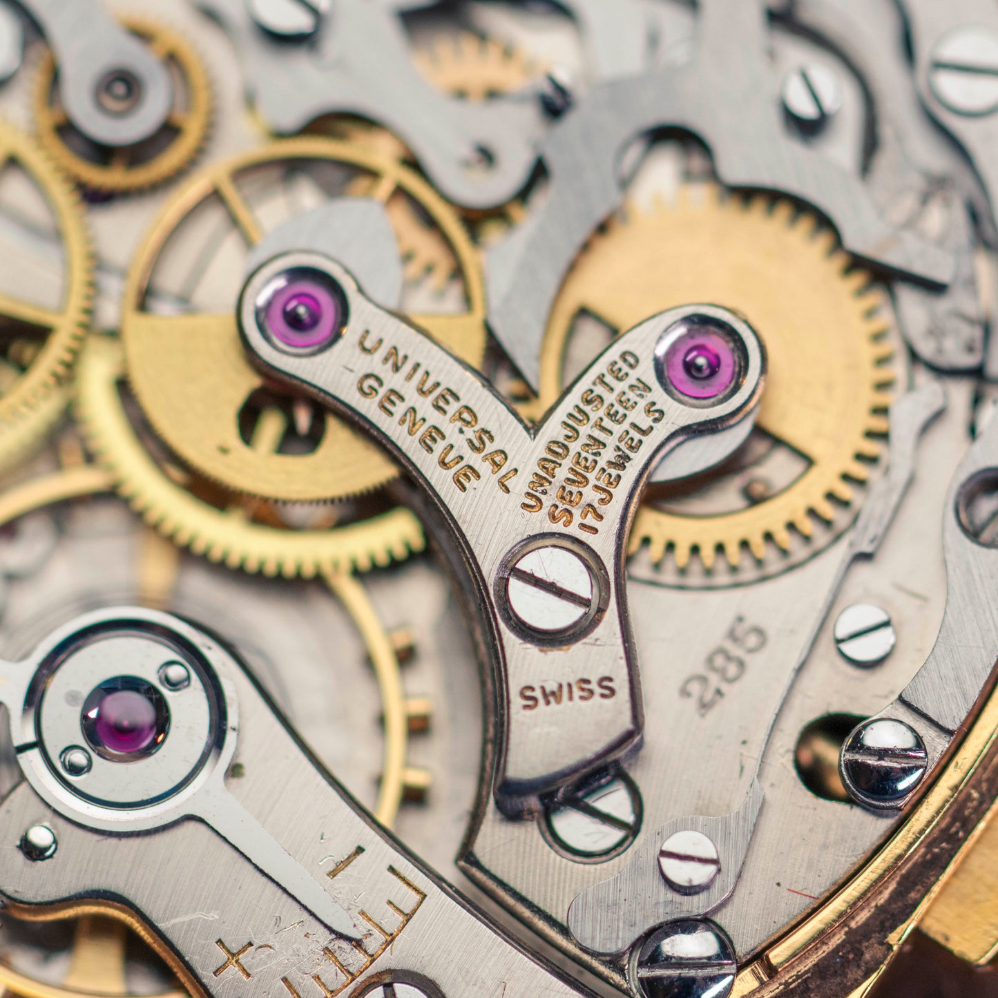 Universal Genève Uni Compax