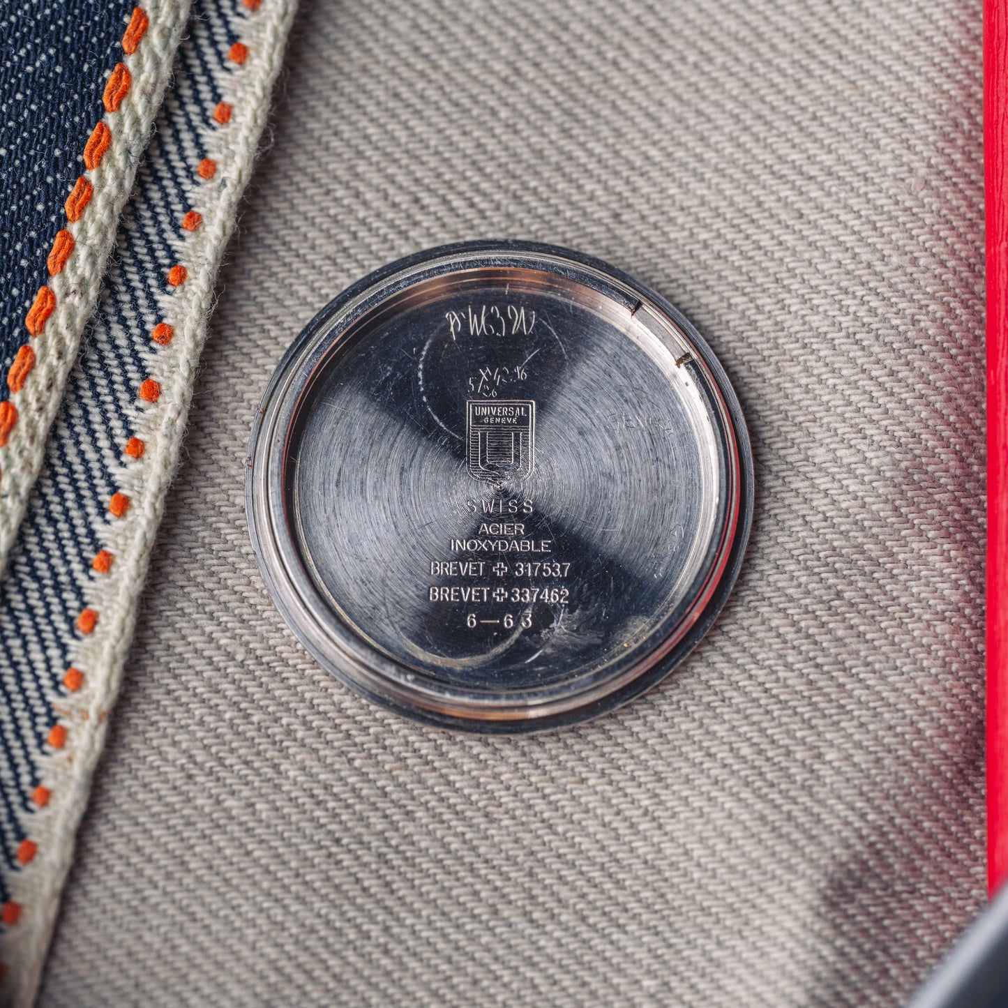 Universal Genève Polerouter Date