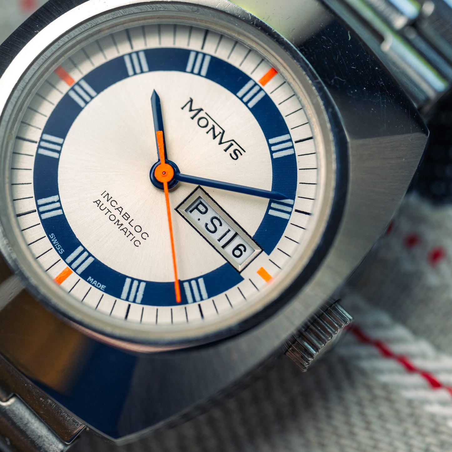 MONVIS AUTOMATIC INCABLOC NOS
