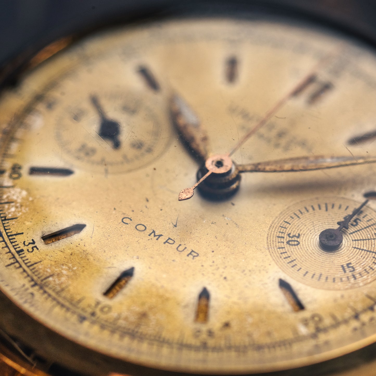 Universal Genève Compur or 18 carats